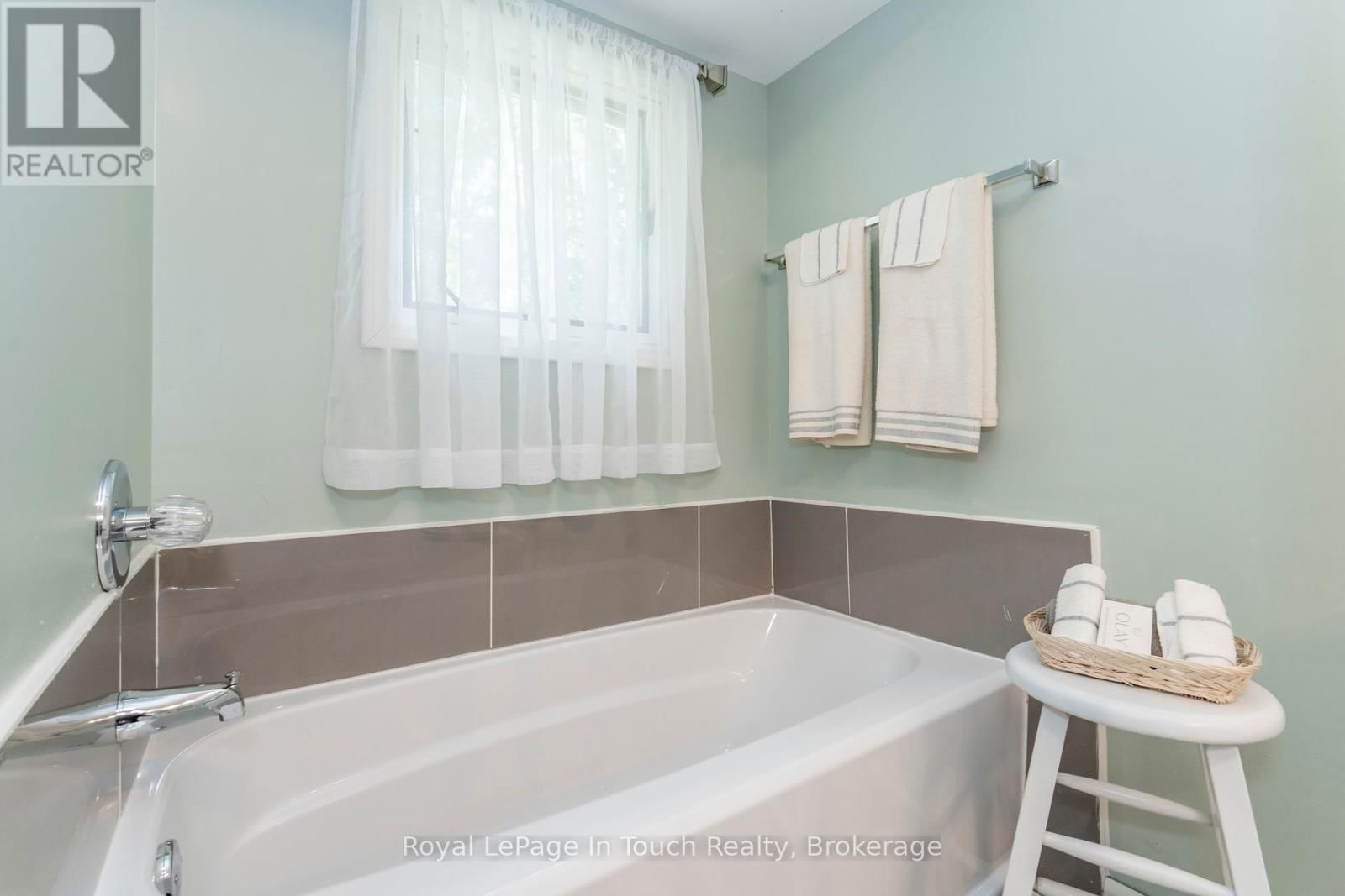 66 JOLIET CRESCENT Image 48