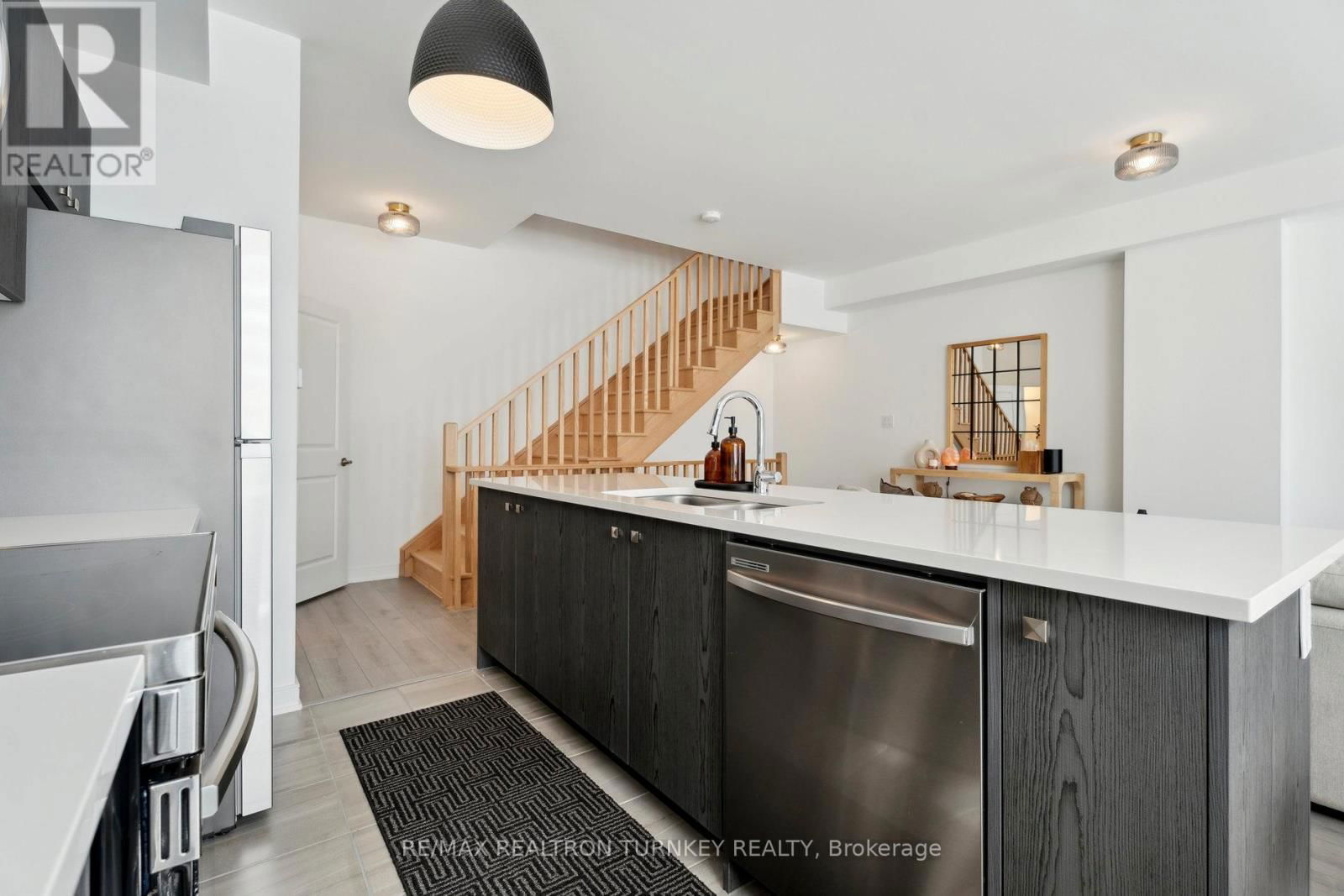 28 SPRY LANE Image 16