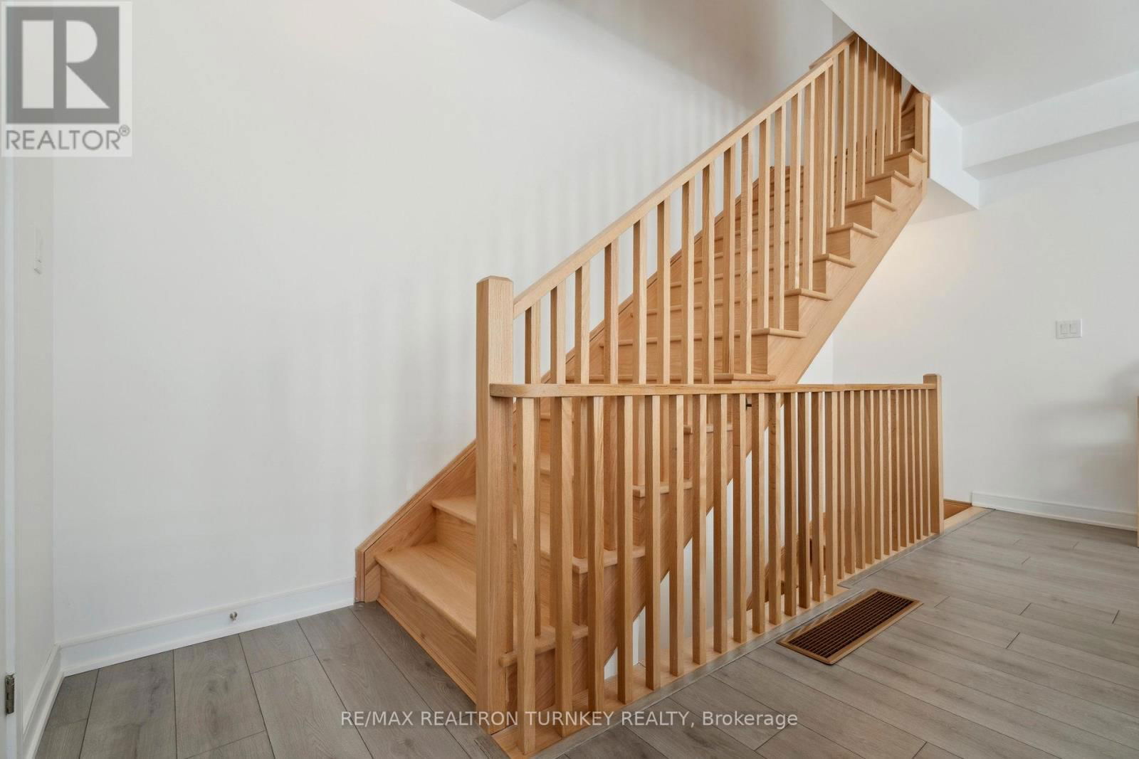 28 SPRY LANE Image 18