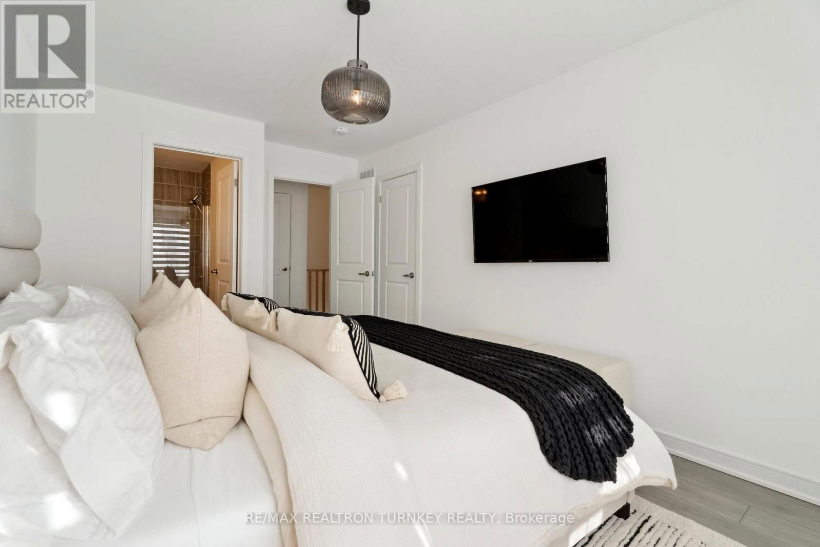 28 SPRY LANE Image 26