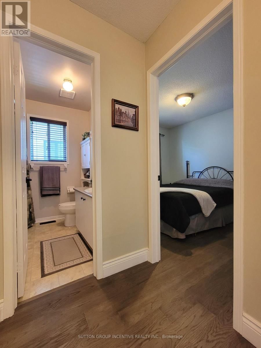 92 SUNDEW DRIVE Image 30