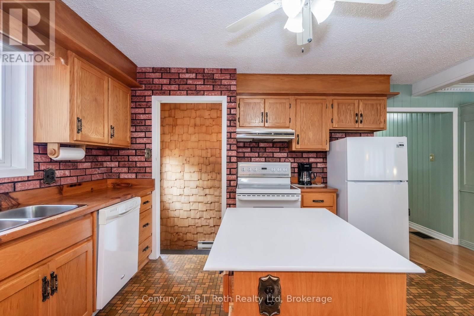 56 FOX STREET Image 11