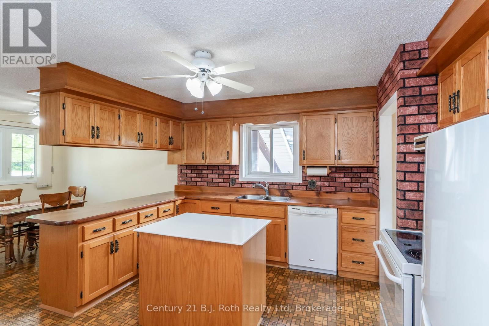 56 FOX STREET Image 13