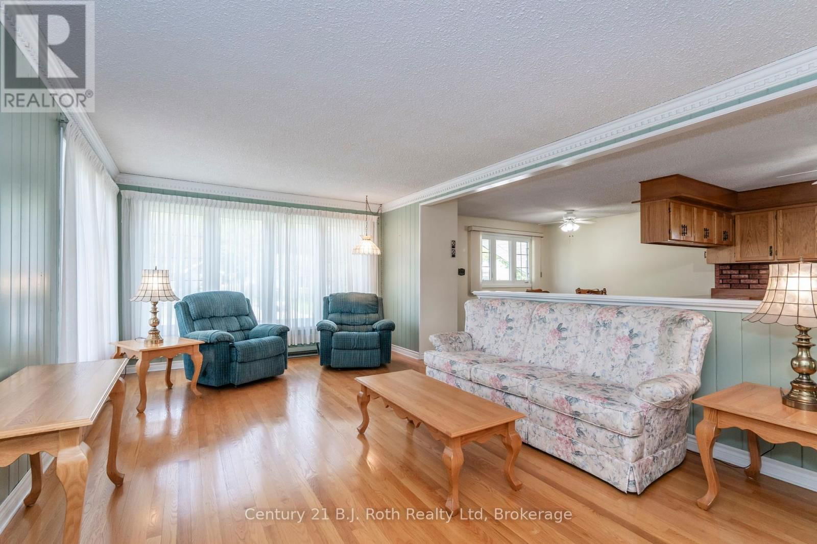 56 FOX STREET Image 16