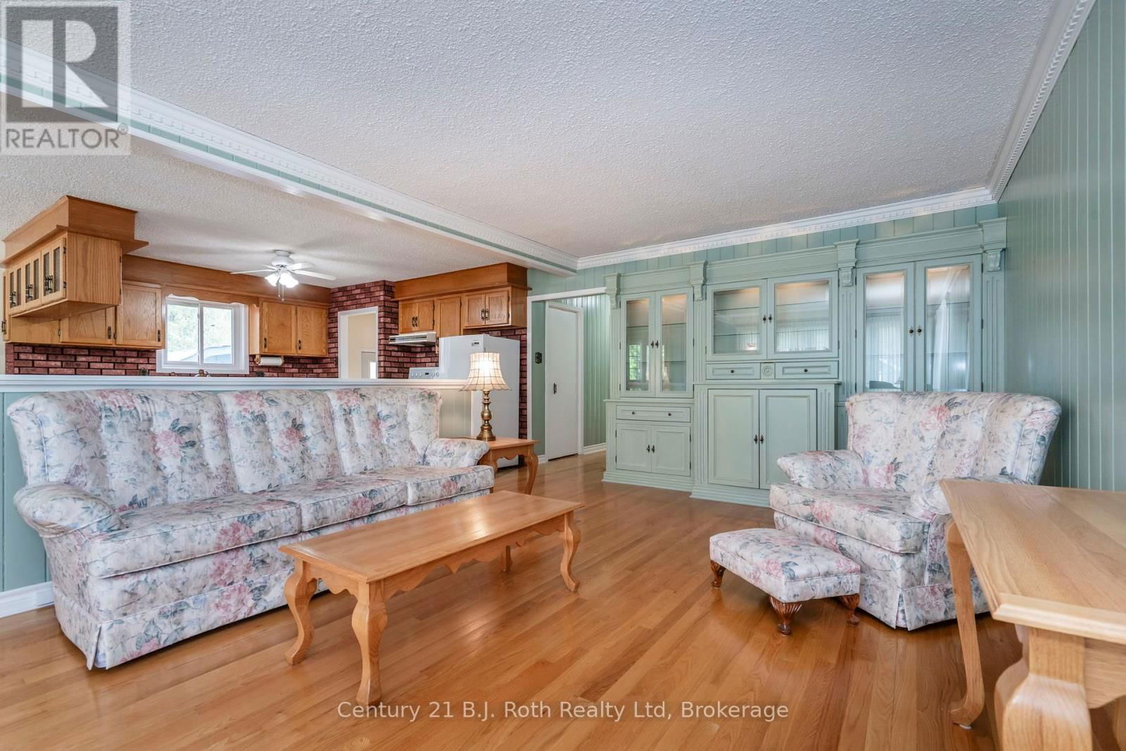 56 FOX STREET Image 18