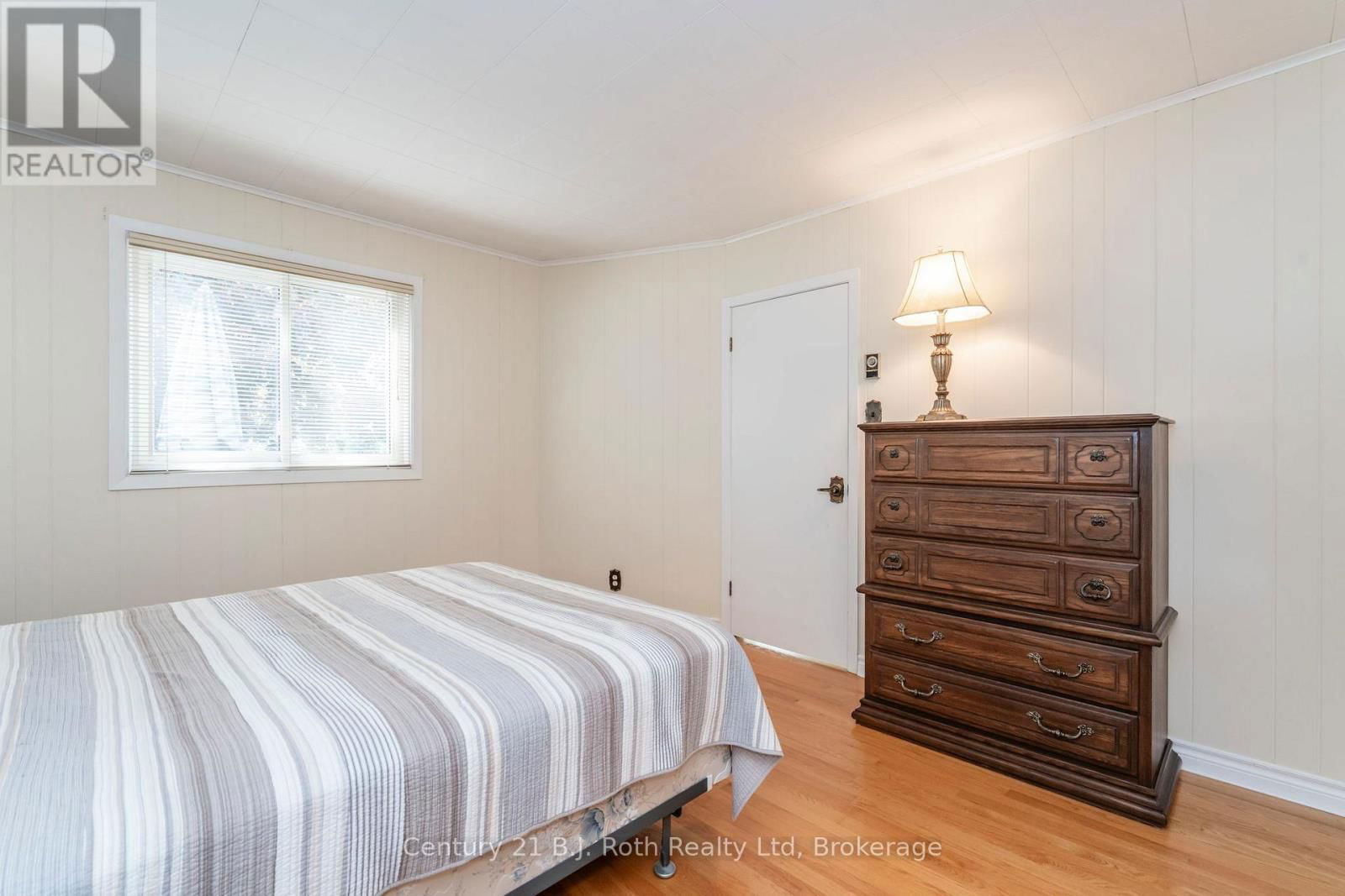 56 FOX STREET Image 20