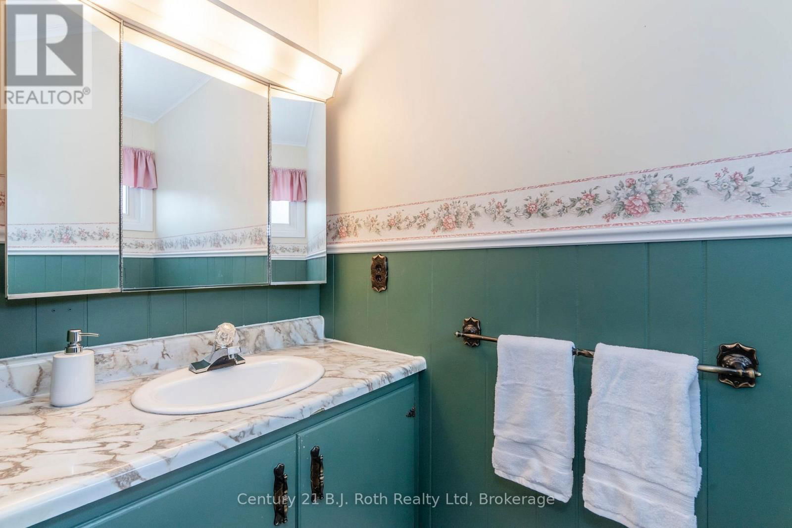 56 FOX STREET Image 21