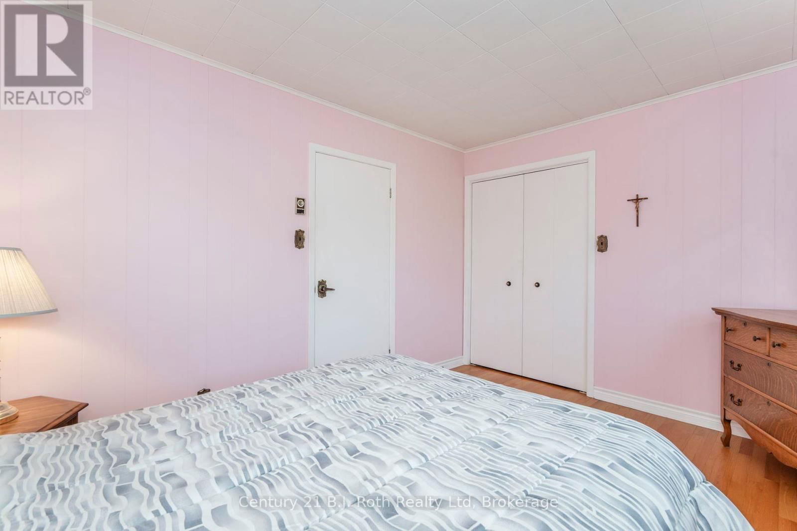 56 FOX STREET Image 23