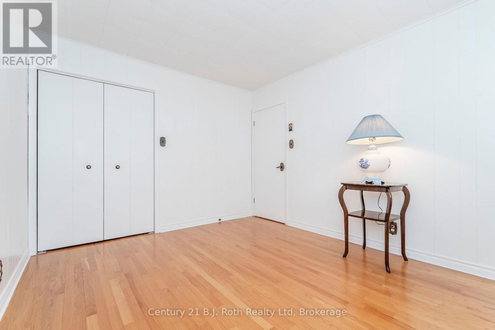 56 FOX STREET Image 24
