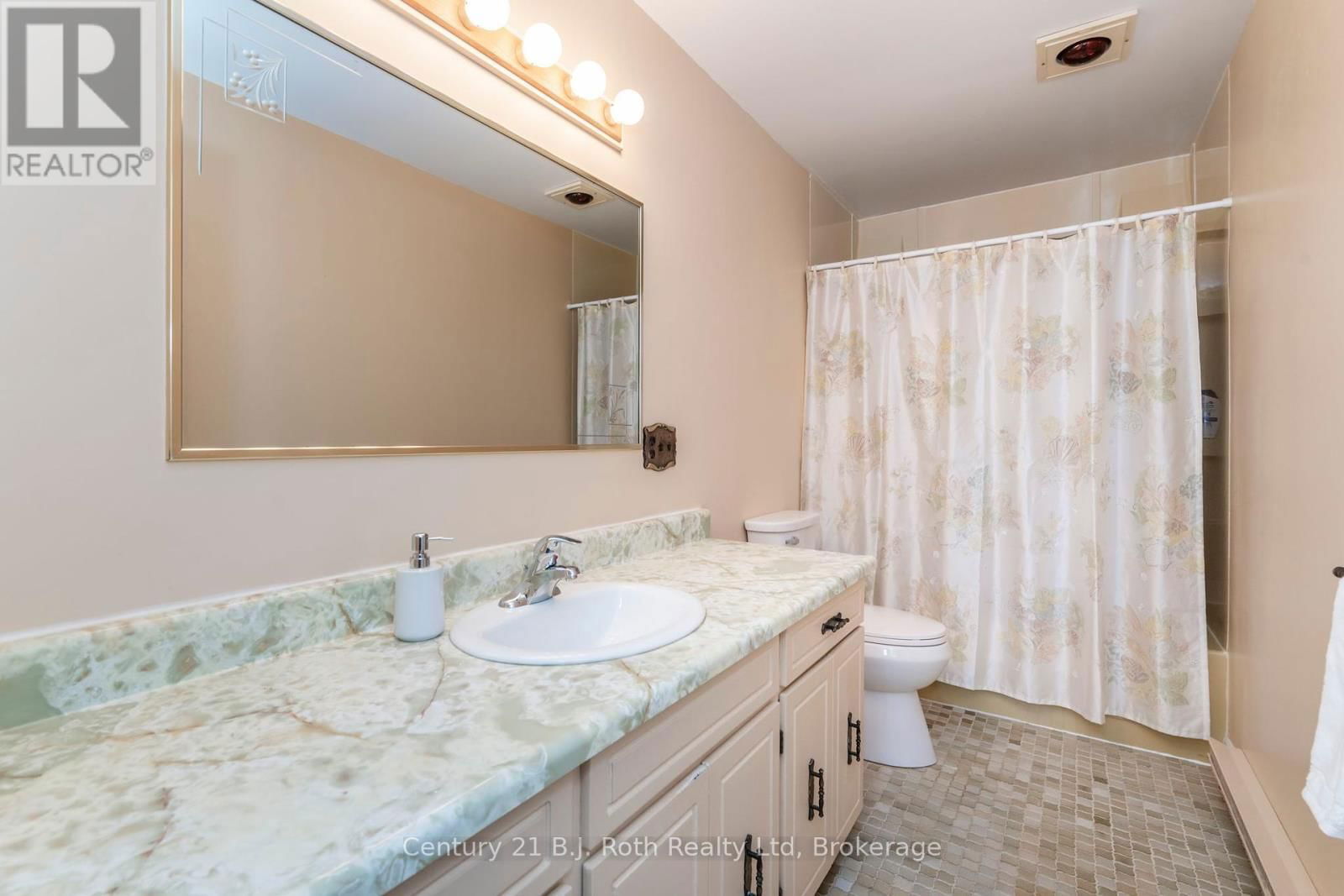 56 FOX STREET Image 25