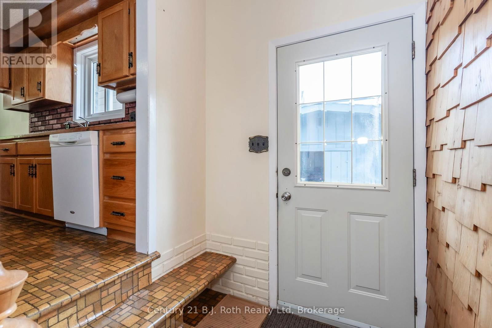 56 FOX STREET Image 26