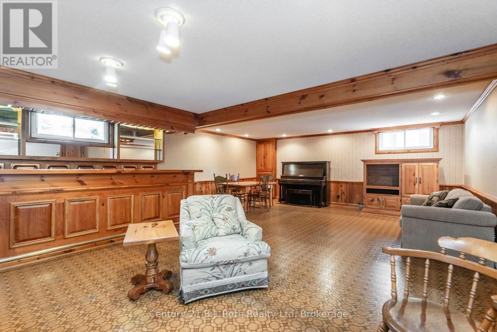 56 FOX STREET Image 29