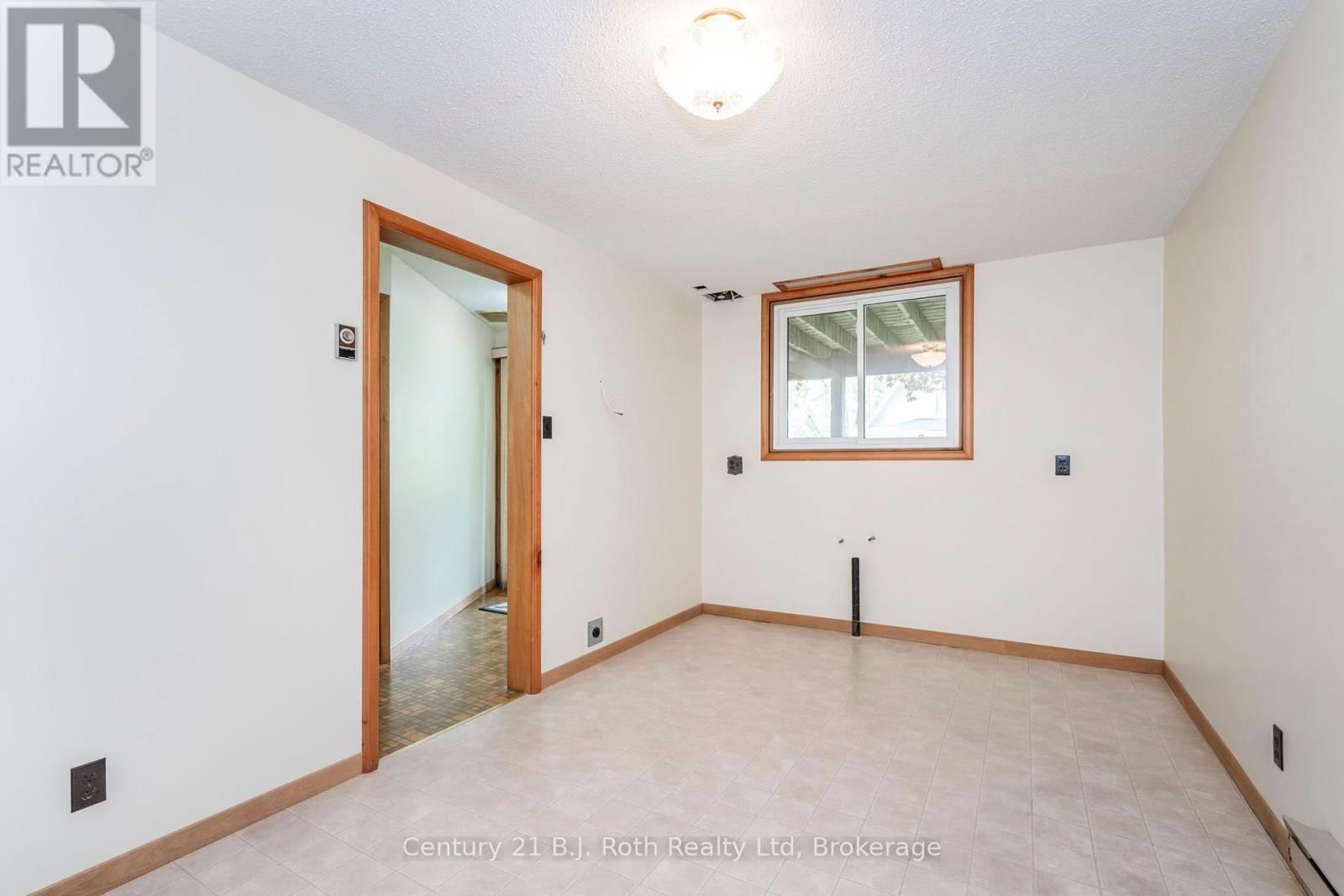 56 FOX STREET Image 33