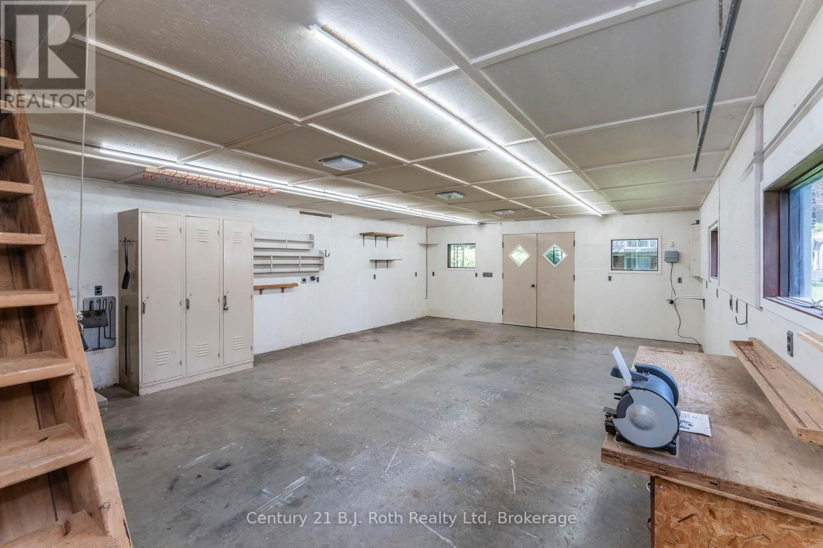 56 FOX STREET Image 37