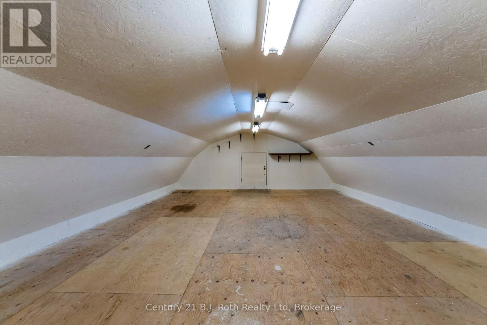56 FOX STREET Image 38