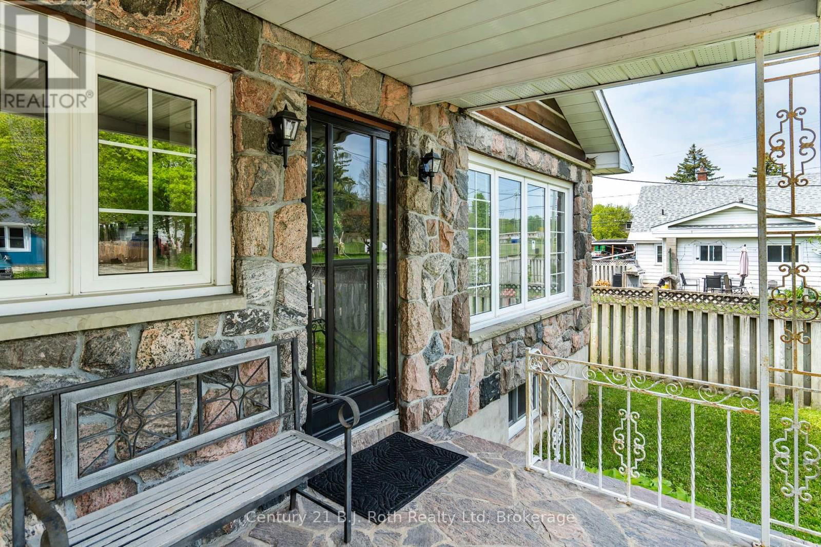 56 FOX STREET Image 9