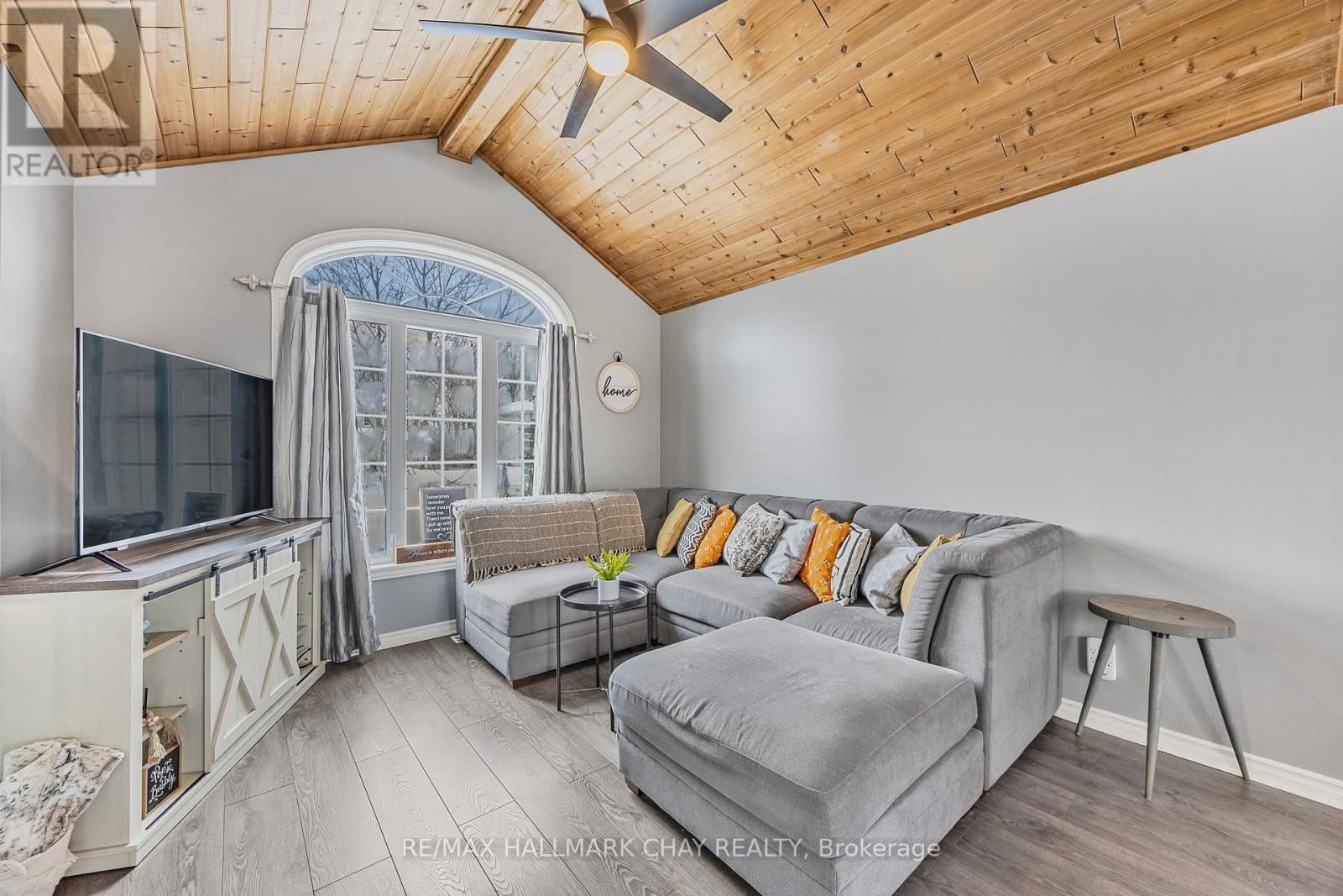 68 ANDERSON CRESCENT Image 10
