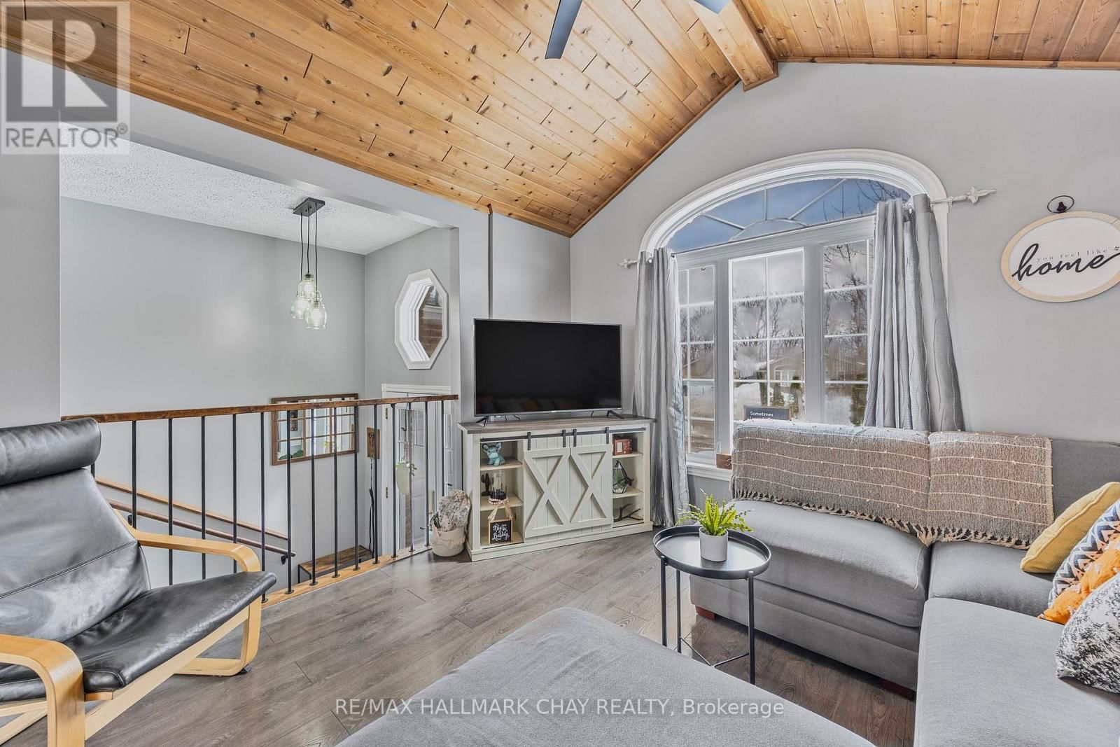 68 ANDERSON CRESCENT Image 12