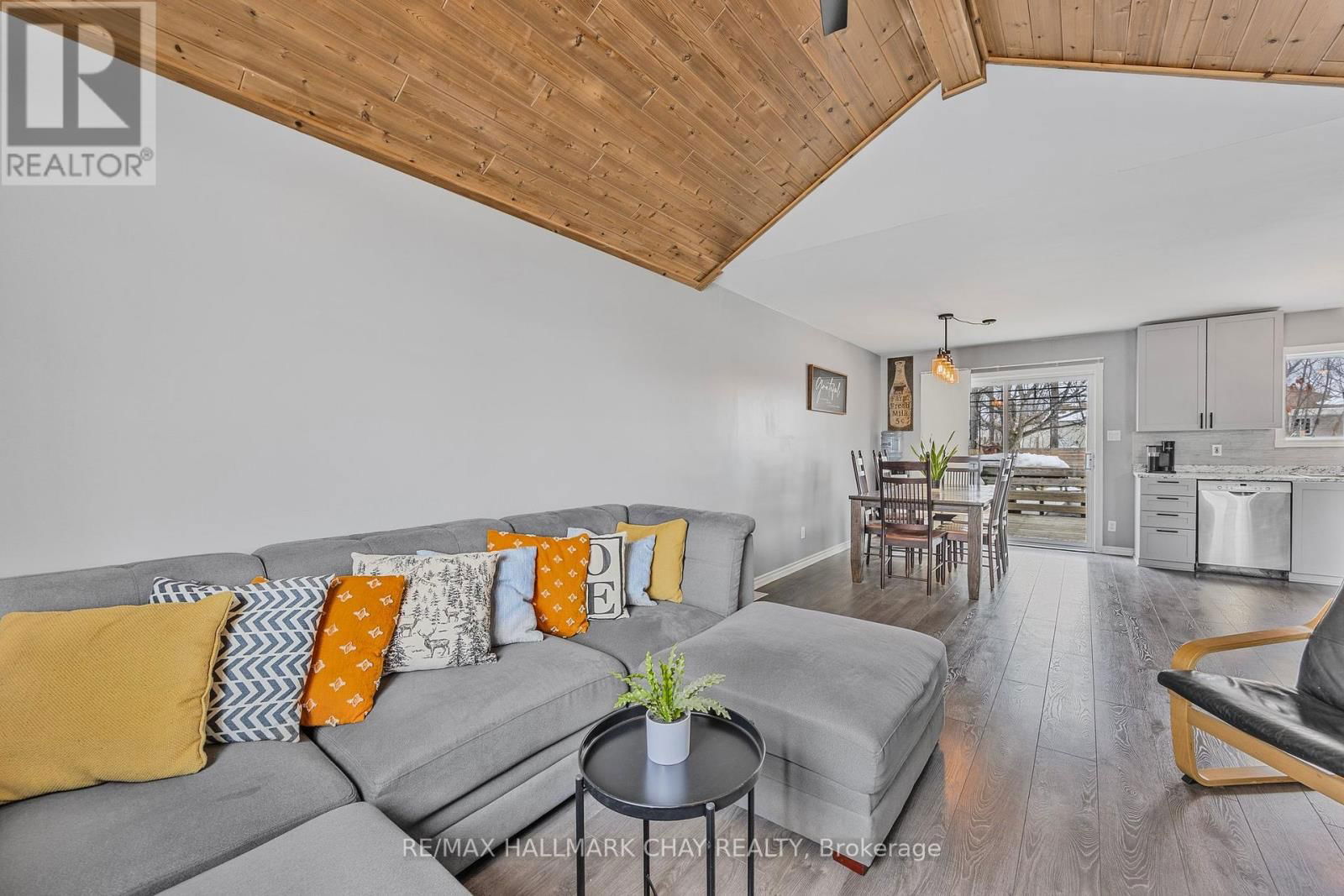 68 ANDERSON CRESCENT Image 13