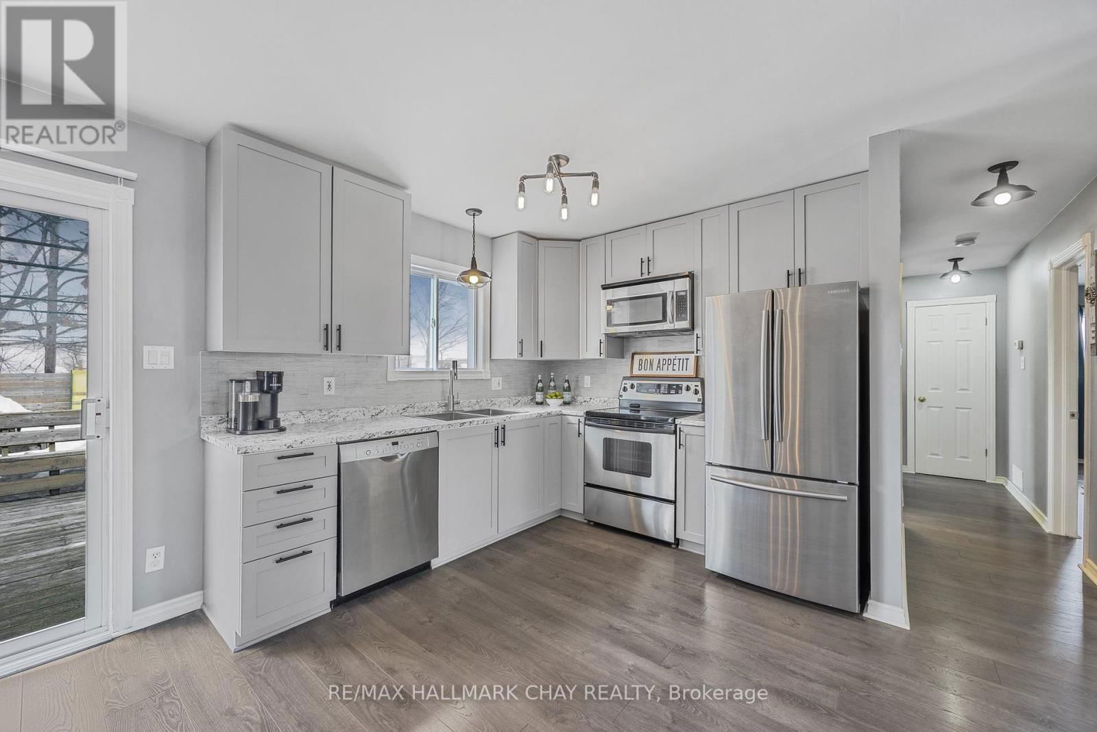 68 ANDERSON CRESCENT Image 18