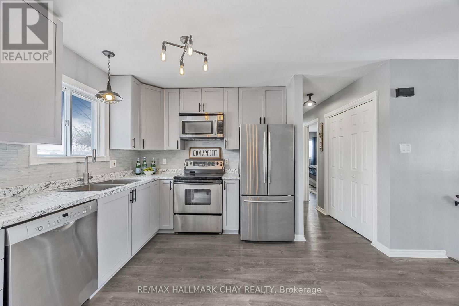 68 ANDERSON CRESCENT Image 21