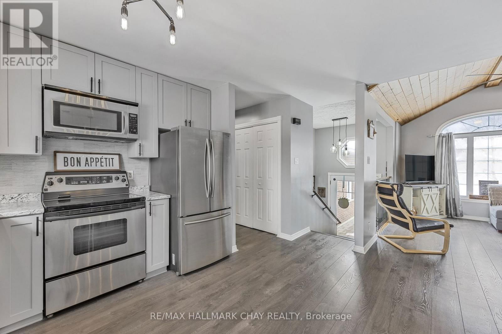 68 ANDERSON CRESCENT Image 22
