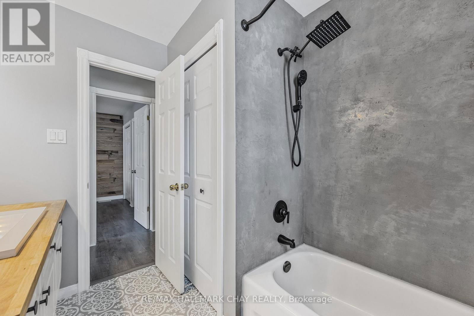 68 ANDERSON CRESCENT Image 28