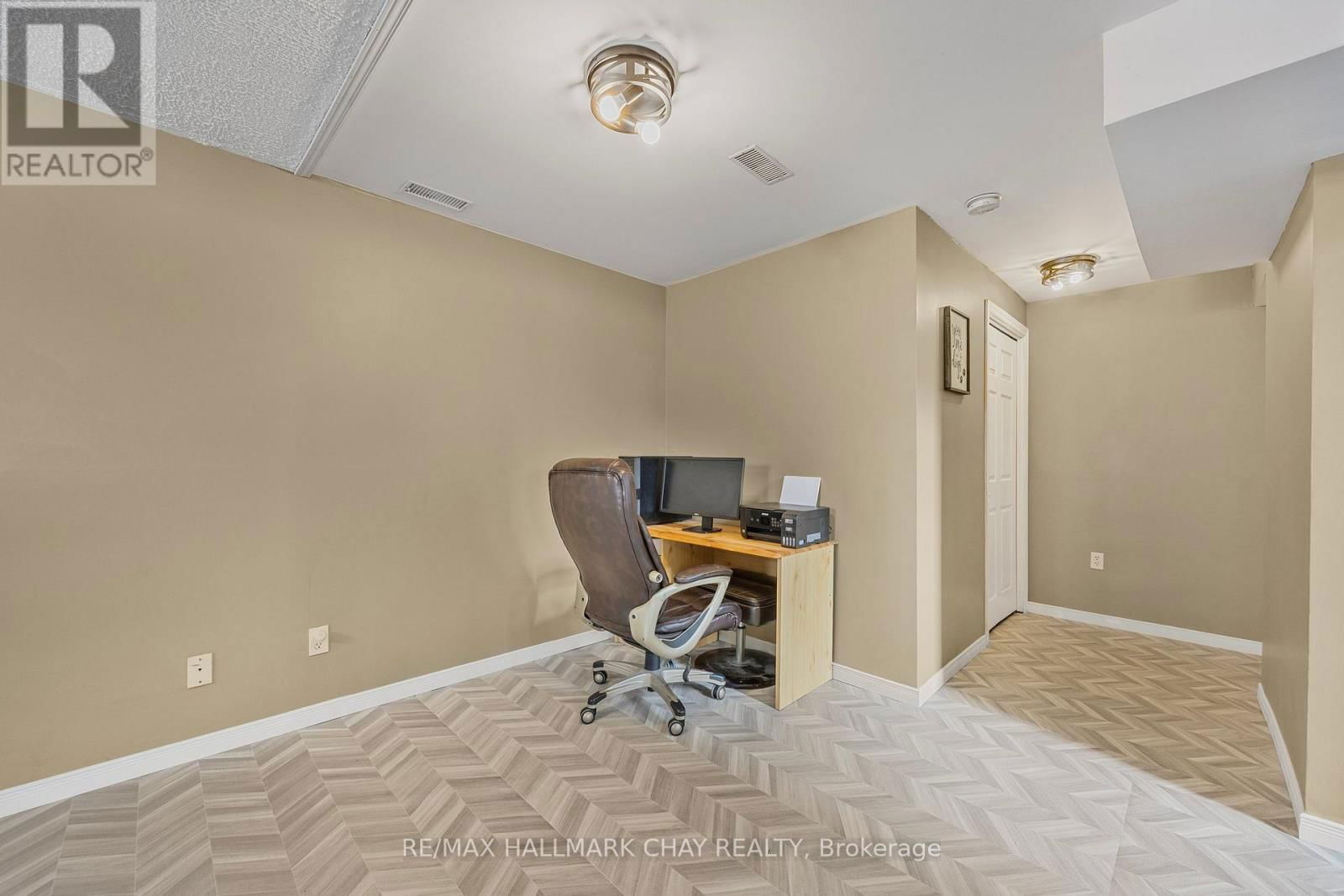 68 ANDERSON CRESCENT Image 30