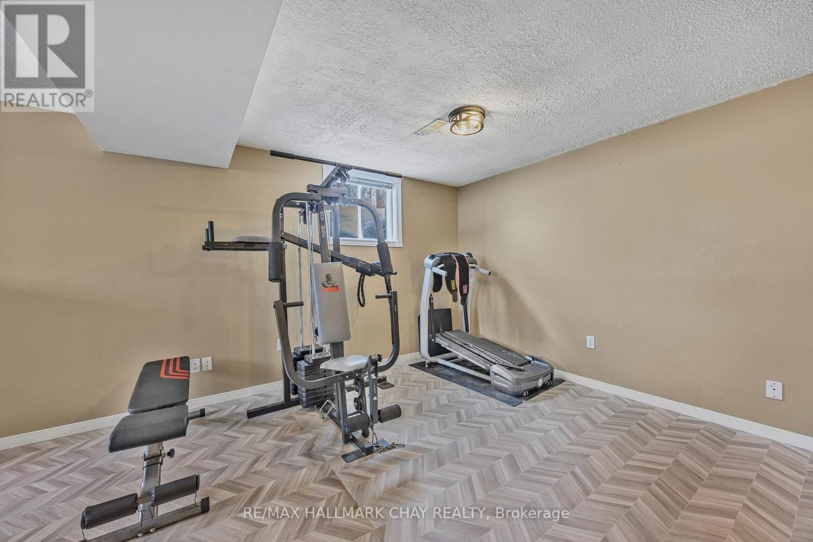 68 ANDERSON CRESCENT Image 31