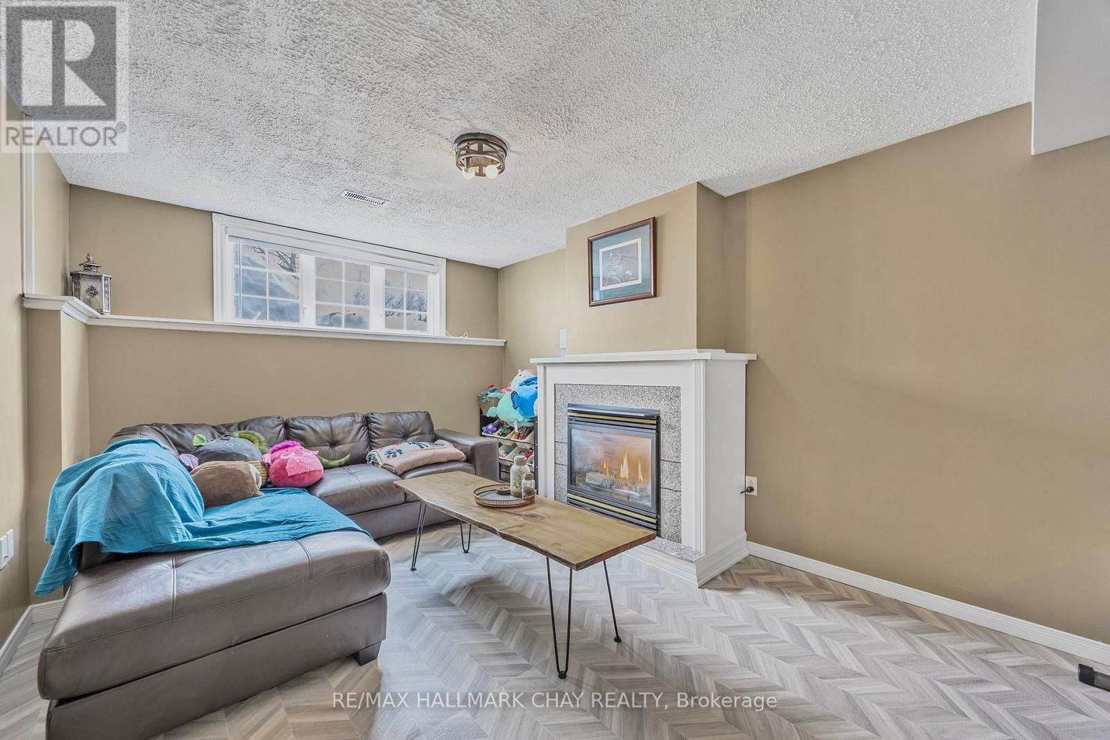 68 ANDERSON CRESCENT Image 33