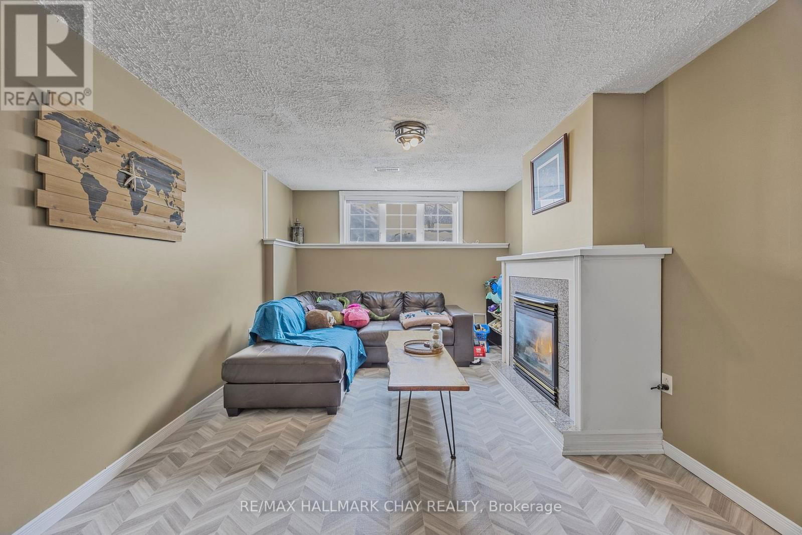 68 ANDERSON CRESCENT Image 34