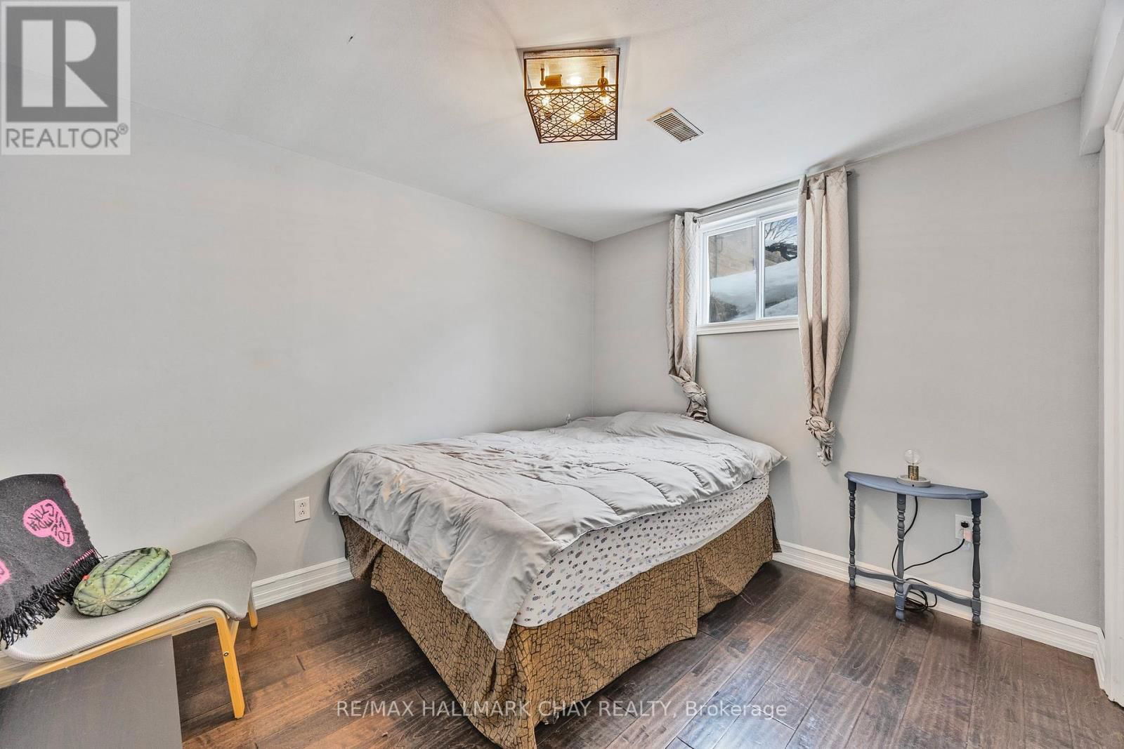 68 ANDERSON CRESCENT Image 37