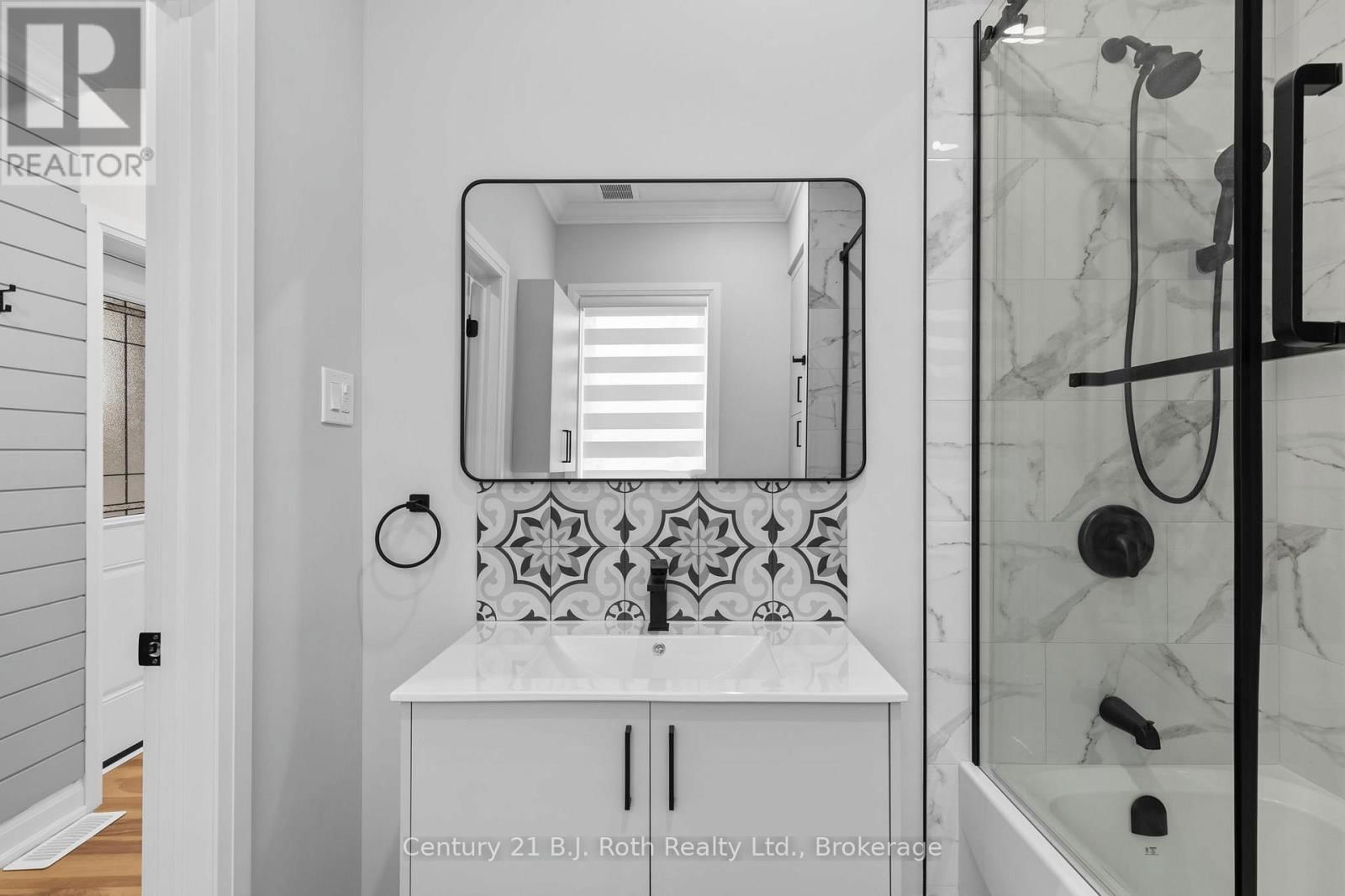 17 DOUGLAS STREET Image 10