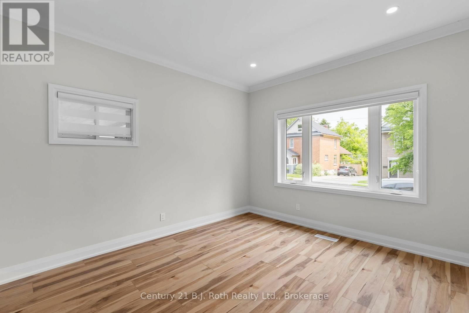17 DOUGLAS STREET Image 12
