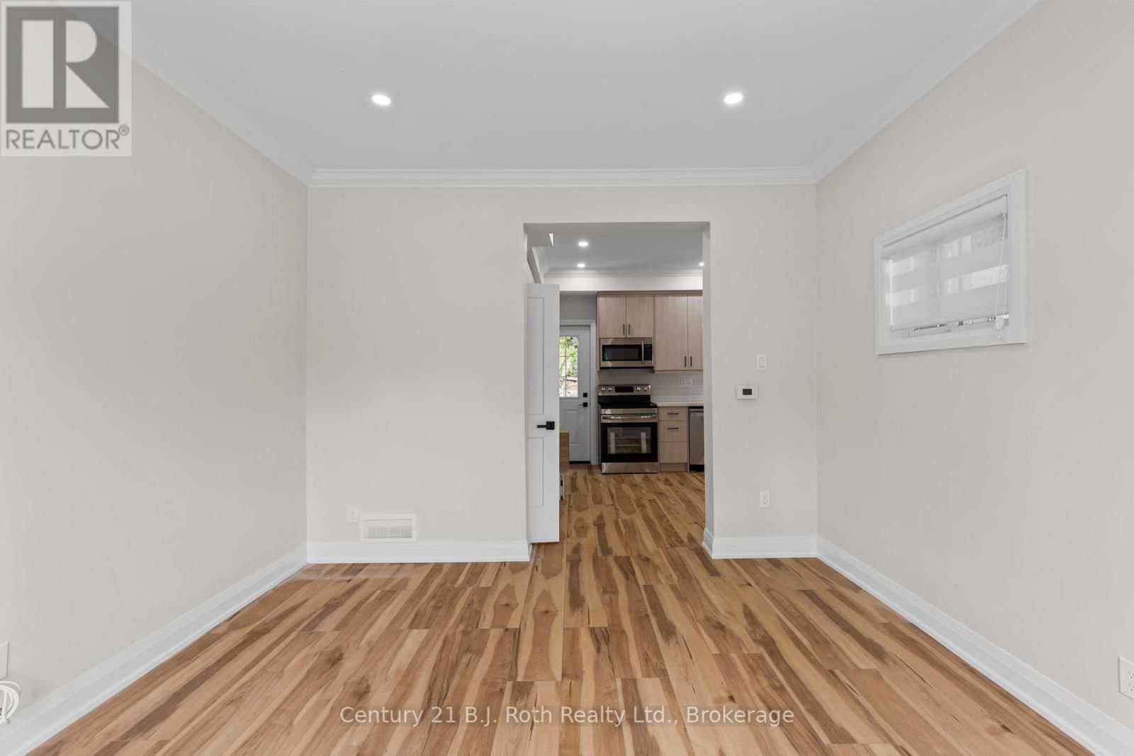17 DOUGLAS STREET Image 13
