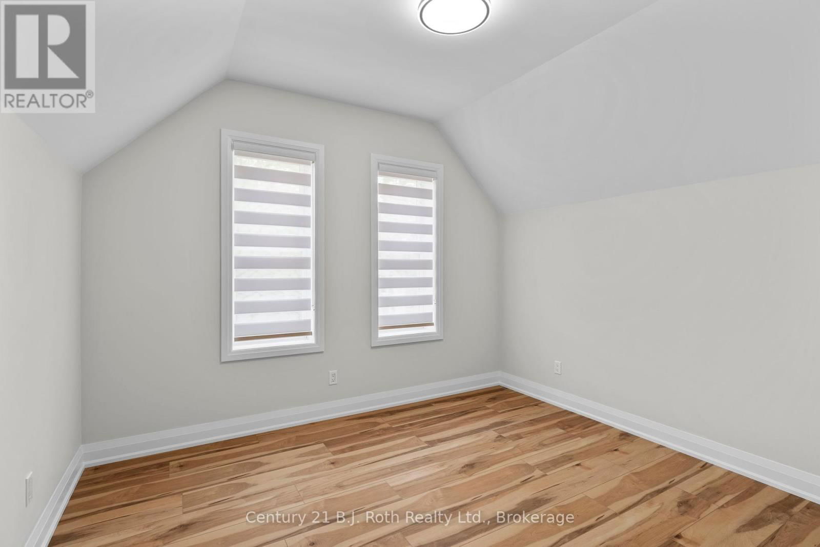17 DOUGLAS STREET Image 14