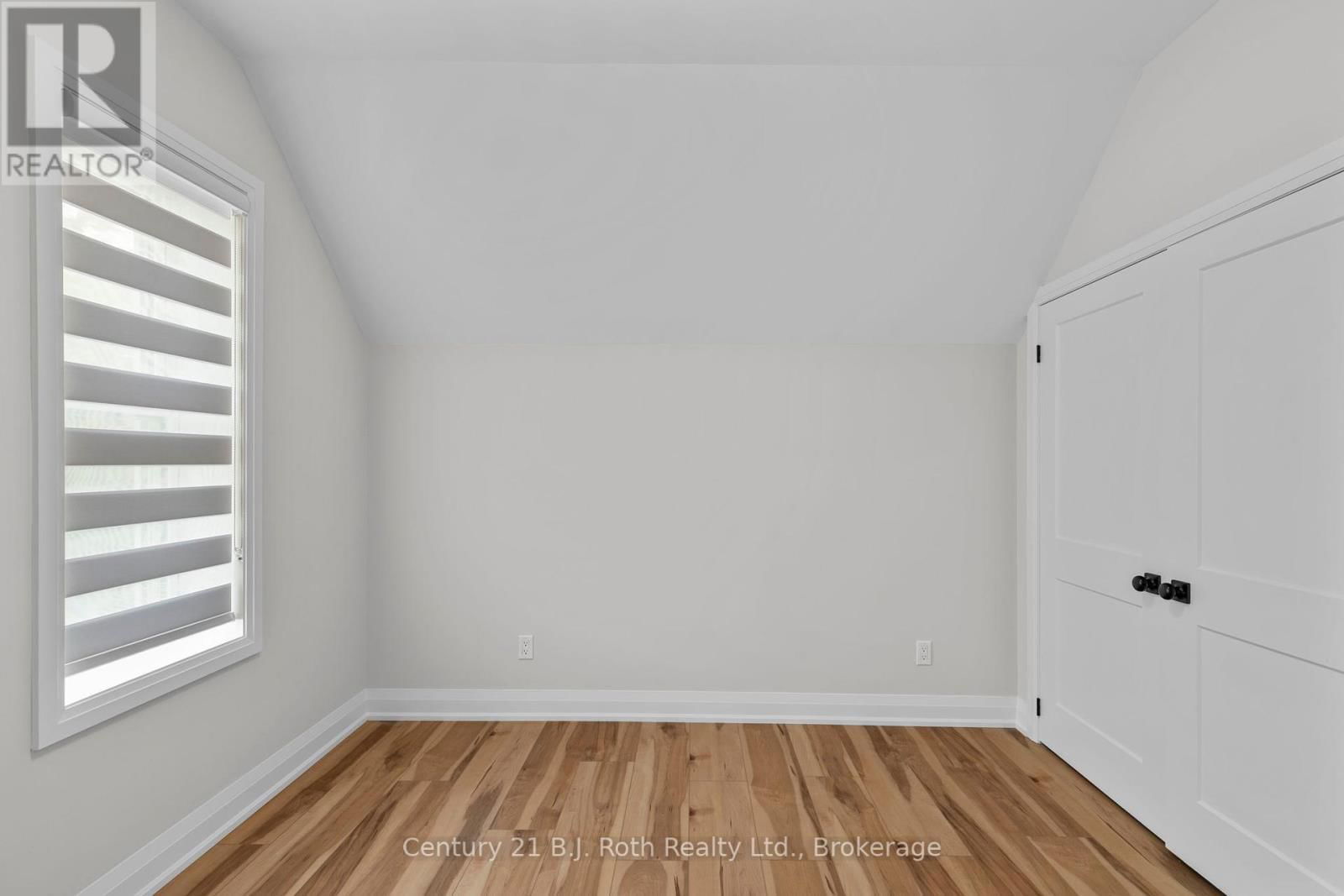 17 DOUGLAS STREET Image 15