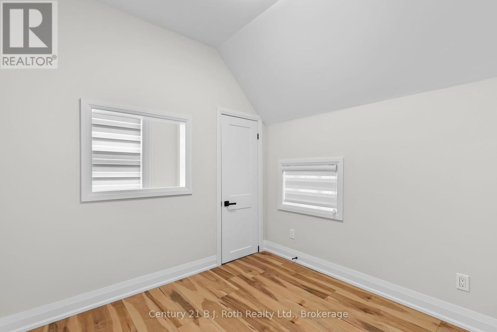 17 DOUGLAS STREET Image 16