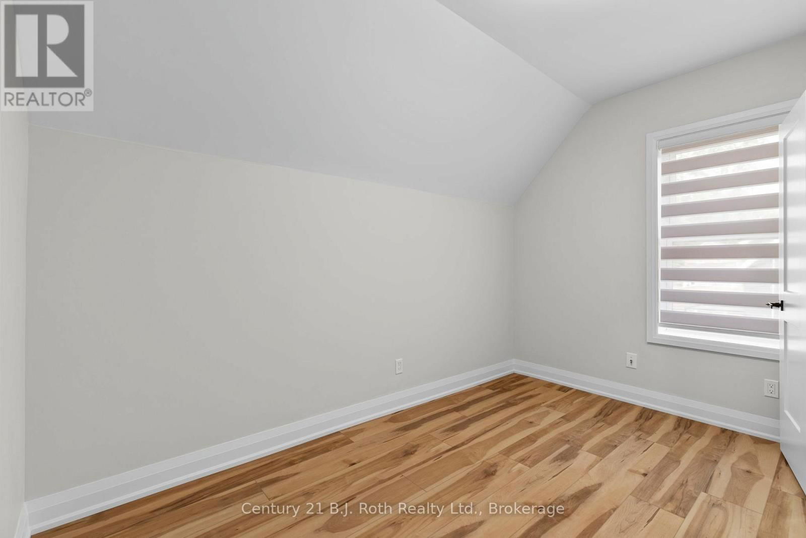 17 DOUGLAS STREET Image 18