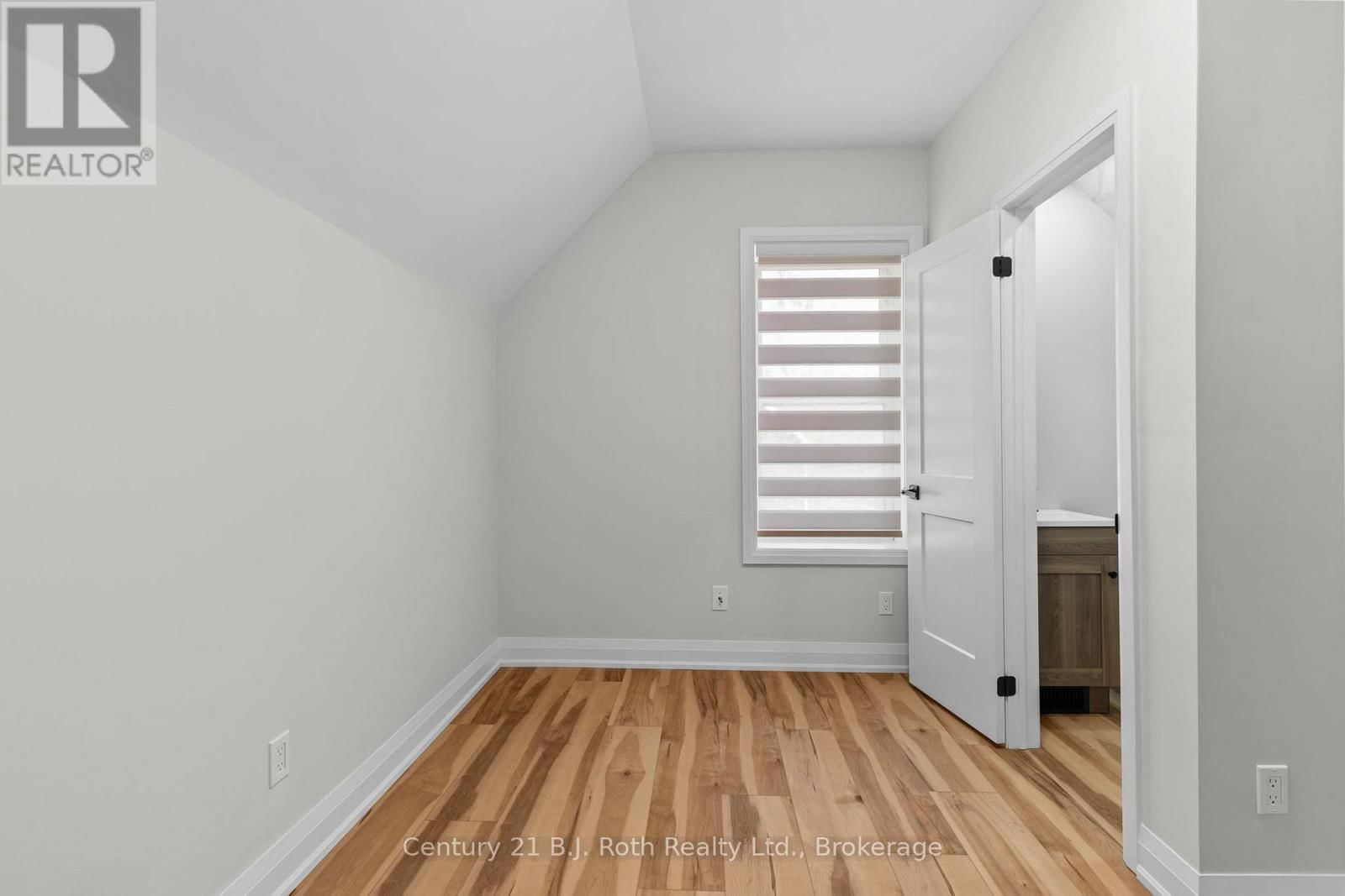 17 DOUGLAS STREET Image 19