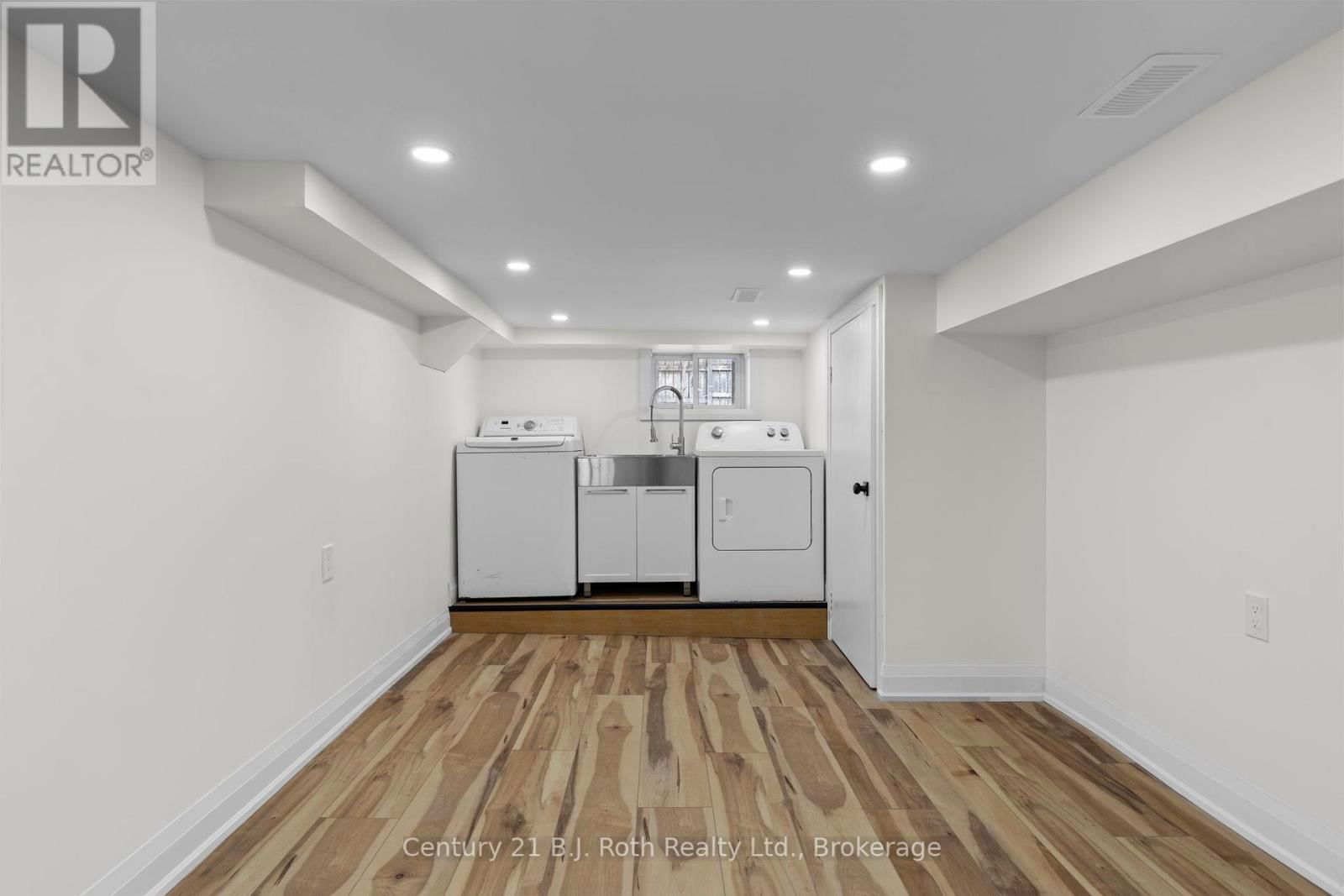 17 DOUGLAS STREET Image 22