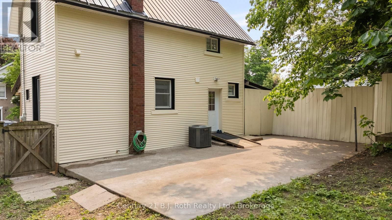 17 DOUGLAS STREET Image 25