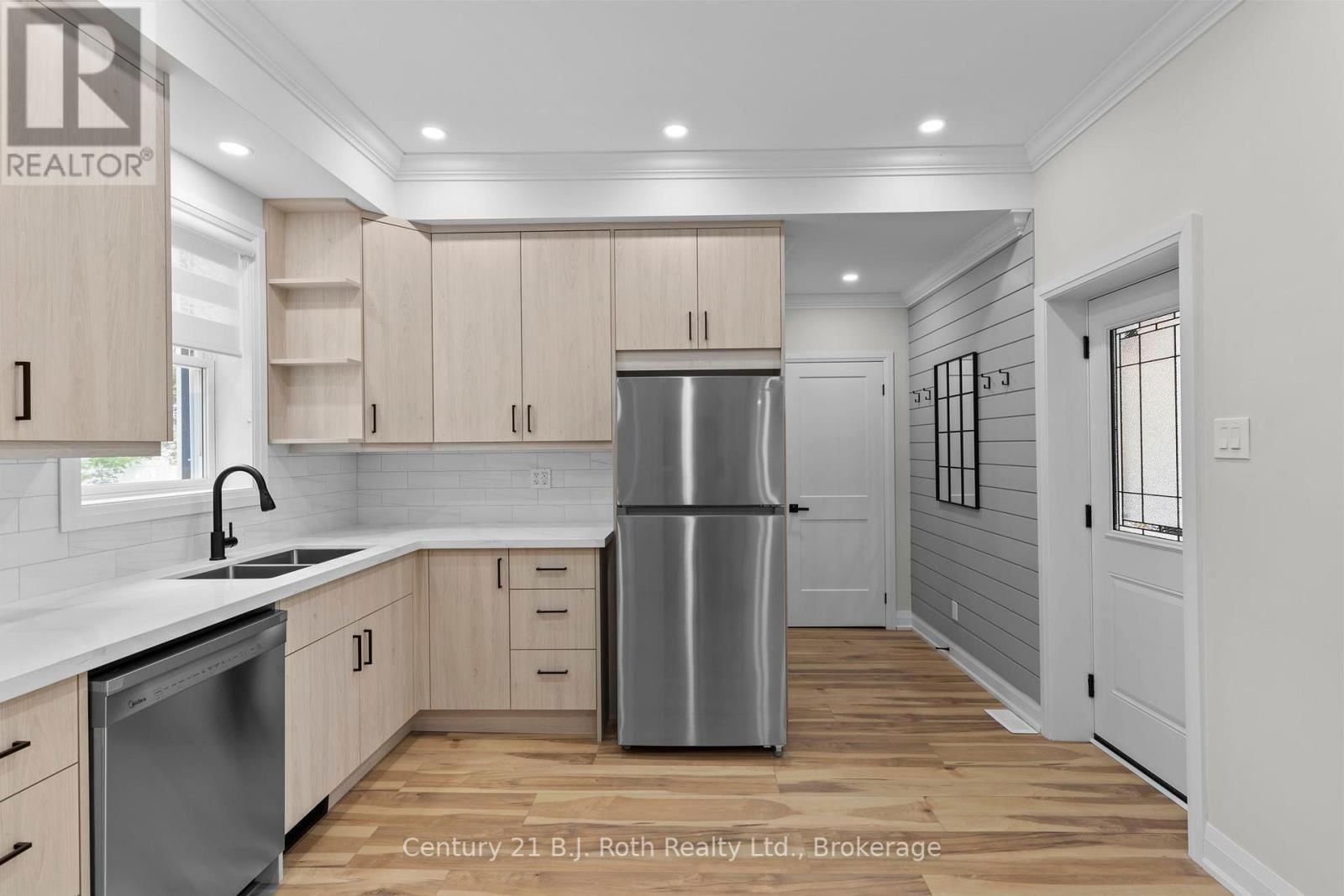 17 DOUGLAS STREET Image 6