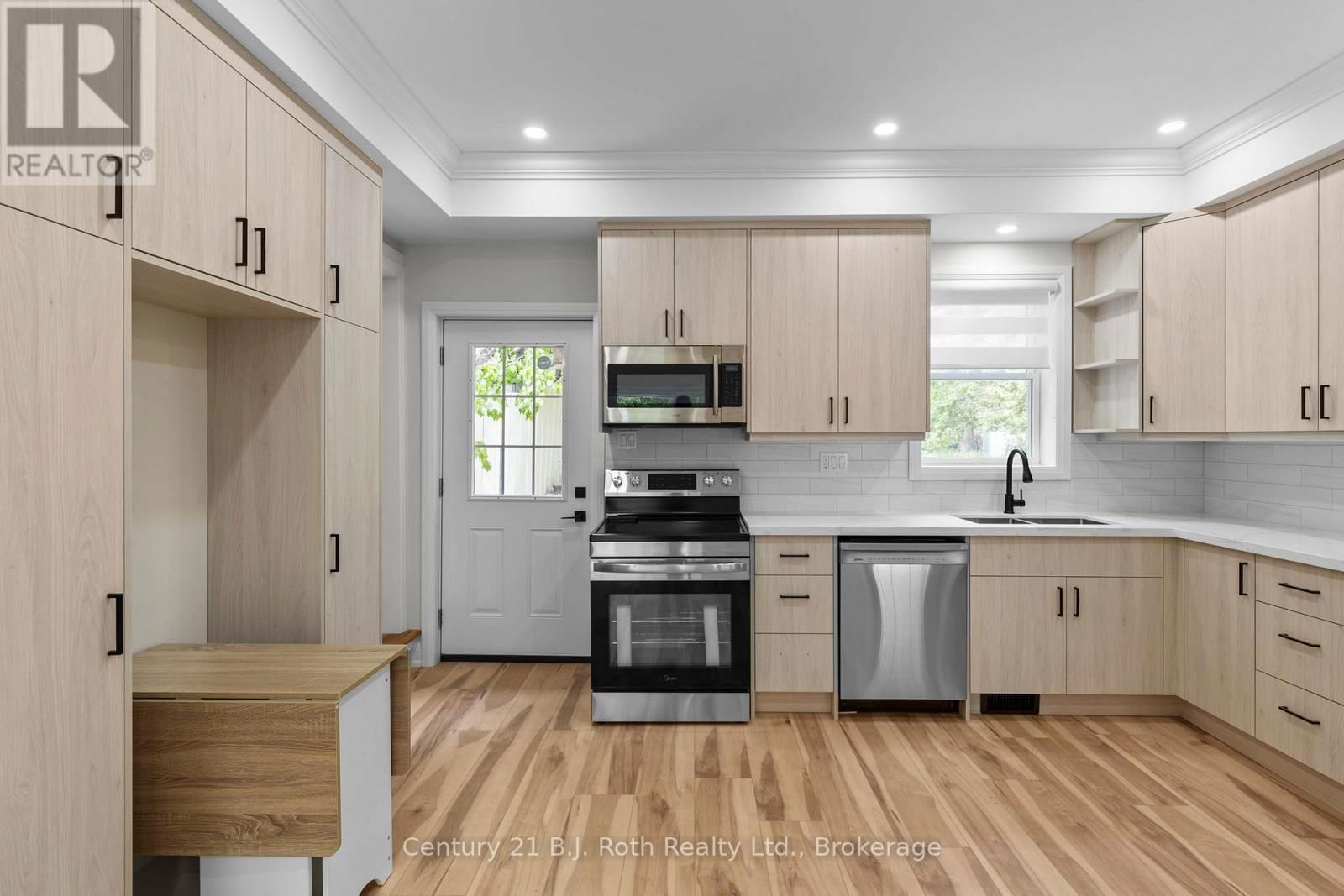 17 DOUGLAS STREET Image 7