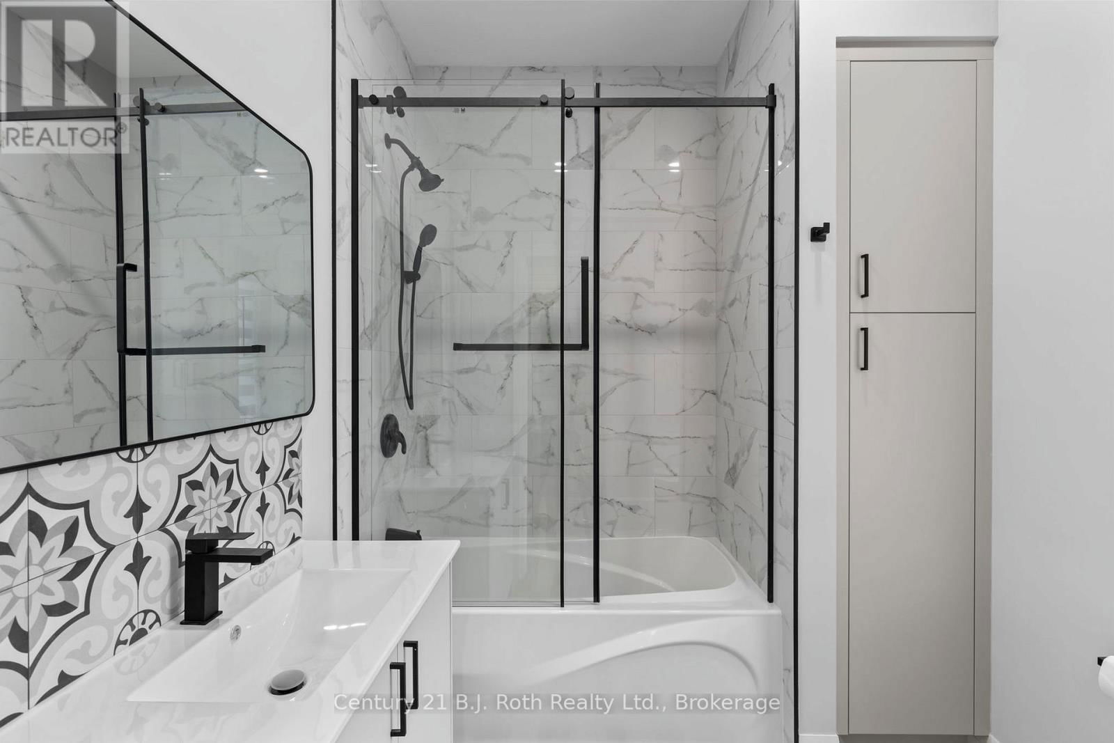17 DOUGLAS STREET Image 9