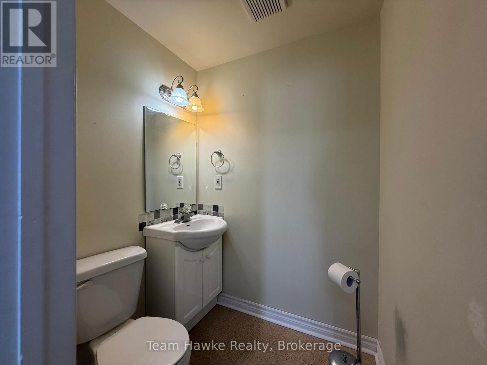 527D - 521 BAY STREET Image 14