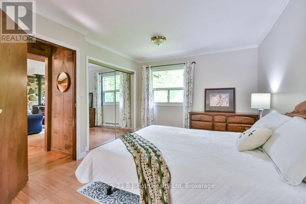 1755 TWIN OAKS CRESCENT Image 17