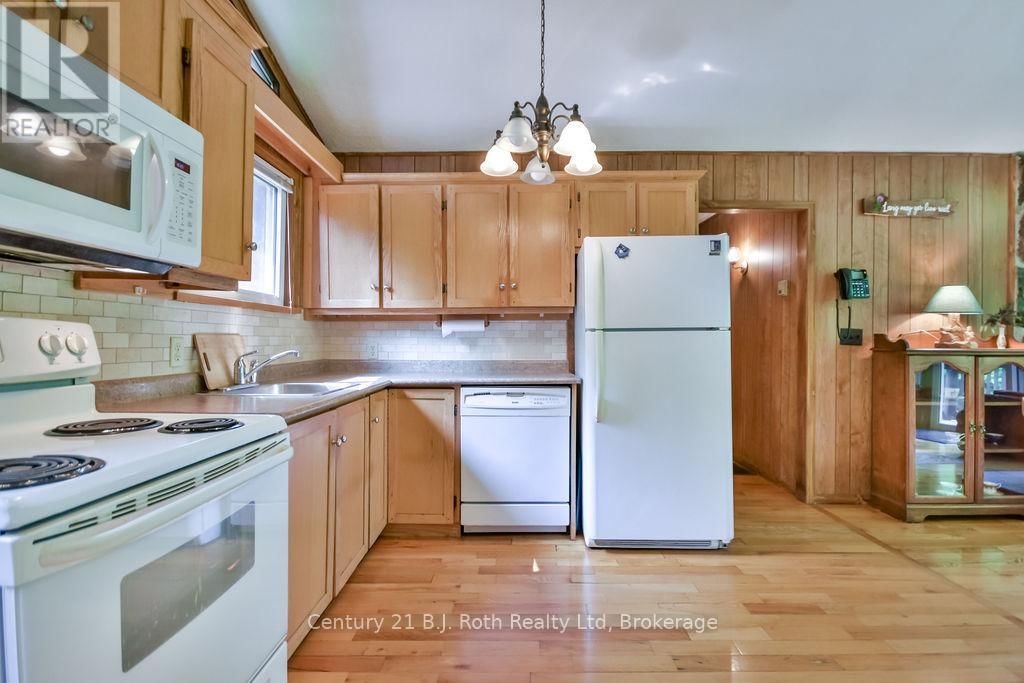1755 TWIN OAKS CRESCENT Image 21