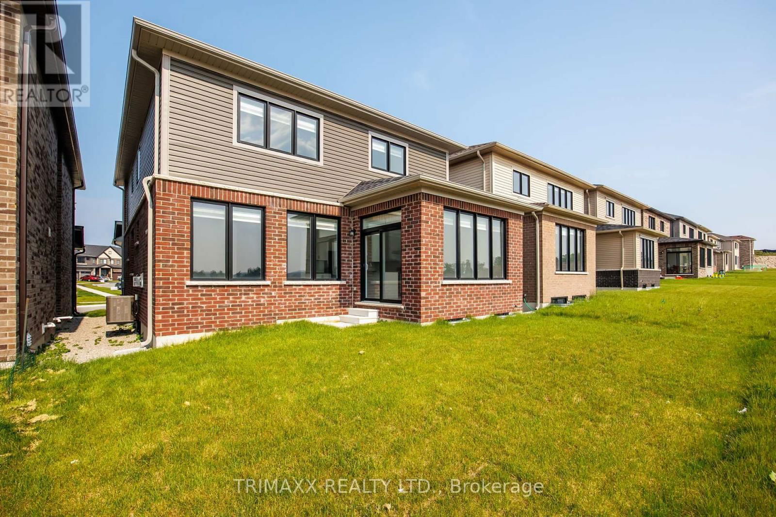 22 KINGSBURY TRAIL Image 38