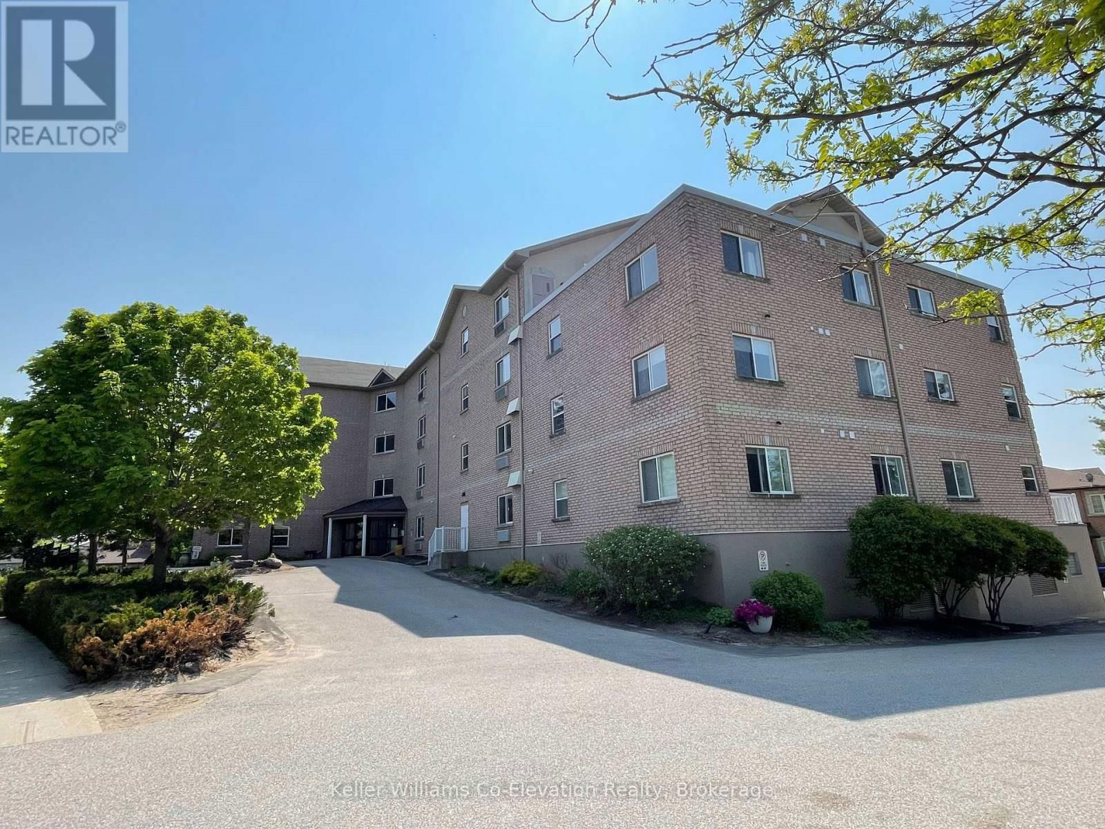 302 - 4 BECK BOULEVARD Image 4